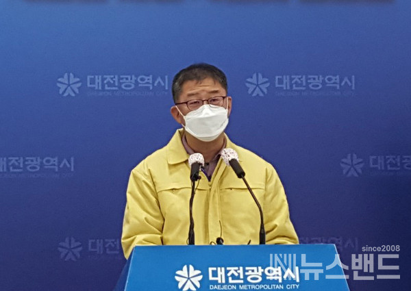 21일 대전시 임묵 환경녹지국장이 '2050년 순탄소배출량 제로화' 계획을 설명하고 있다.