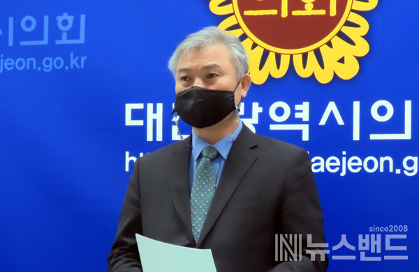 12일 대전시의회 기자실에서 기자회견을 하고 있는 정기현 대전시의원.