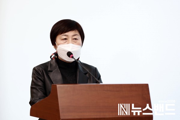 김수영 의원이 「아산시 걷기 활성화 지원에 관한 조례안」을 발의하고 취지를 설명하고 있다