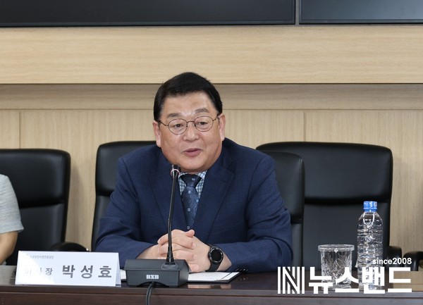 '소상공인·자영업자 재기지원 강화를 위한 업무협약'에서 박성효 소진공 이사장이 인사말을 하고 있다.