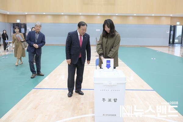 최민호 세종시장 제22대 국회의원선거 투표소 현장 점검